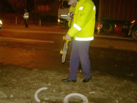 Beat criţă, a plecat cu autotractorul la plimbare: a făcut accident, apoi circ